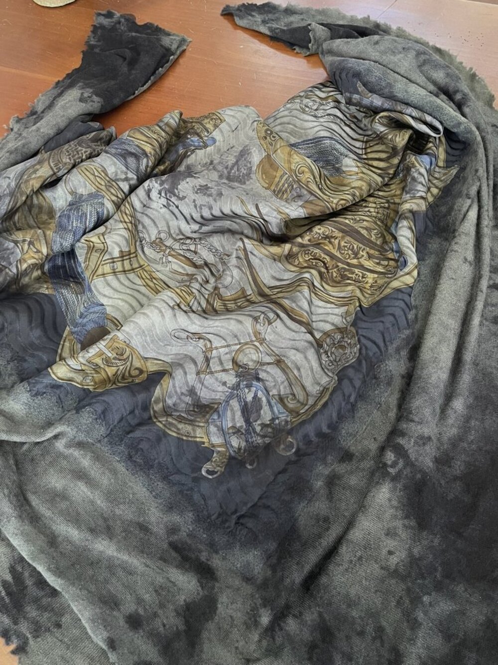AVANT TOI CASHMERE SILK LARGE SCARF - Picture 9 of 10